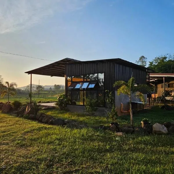 Jorge's Black Cabin, hotel v destinaci Manolo Fortich