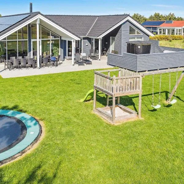 14 person holiday home in Idestrup, hotel v destinaci Bøtø By
