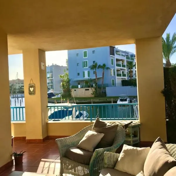 Ideal apartamento en La Marina de Sotogrande, hotel in Sotogrande