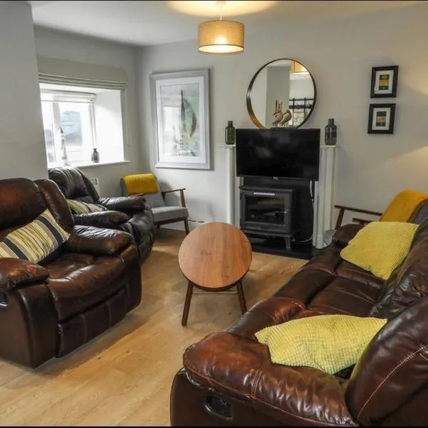 Cheerful 3 bed in the heart of Fethard village, hotell i Fethard on Sea