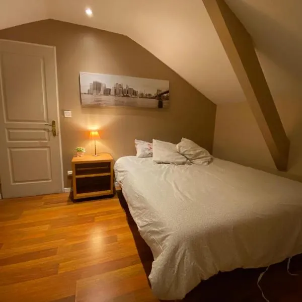 CHAMBRE AU CENTRE VILLE TRES COSY – hotel w Nancy