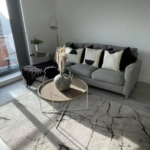 Luxury Spring Stays Lichfield City Centre 2 Bedroom Apartment With Free Secure Parking、リッチフィールドのホテル