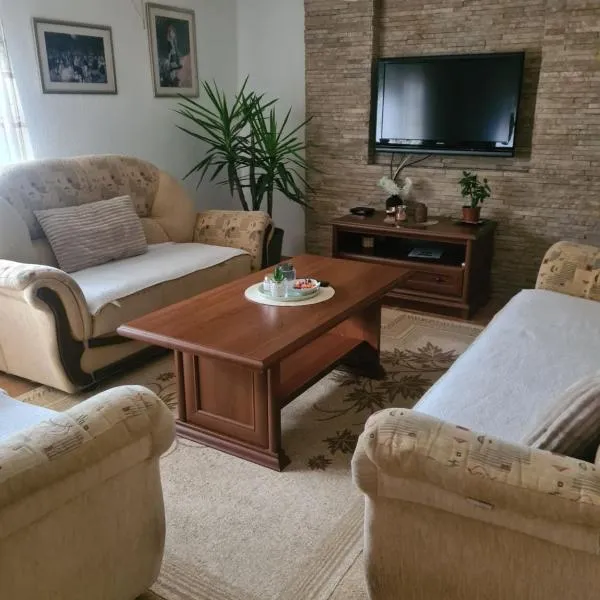 Luxury Apartment, hotel a Mladenovac