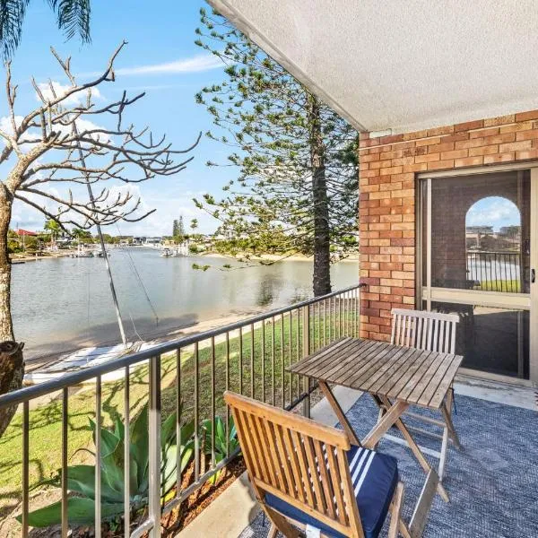 Anjuna, 2 bedroom apartment on canal, hotell i Mooloolaba