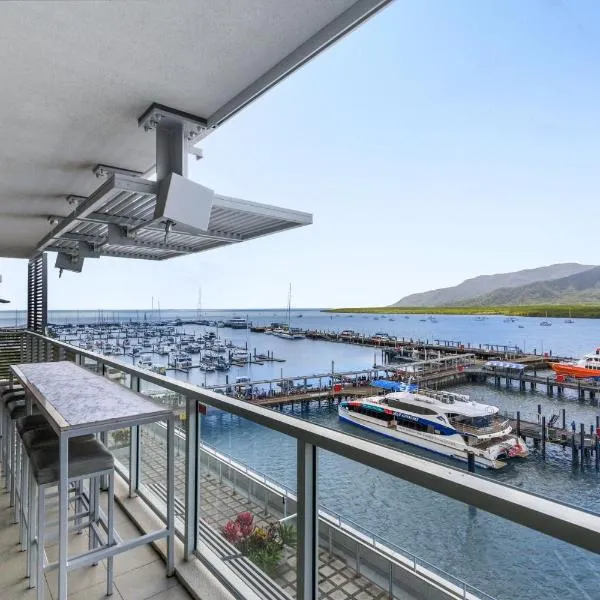 Belle Escapes 24 Harbour Lights Water View Apartment, hotel in Cairns