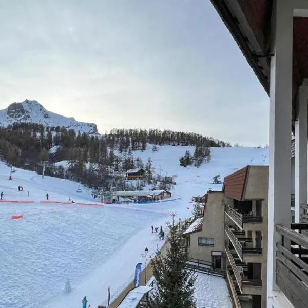 Le Super Refuge de l'Ecureuil, hotel v destinaci Enchastrayes