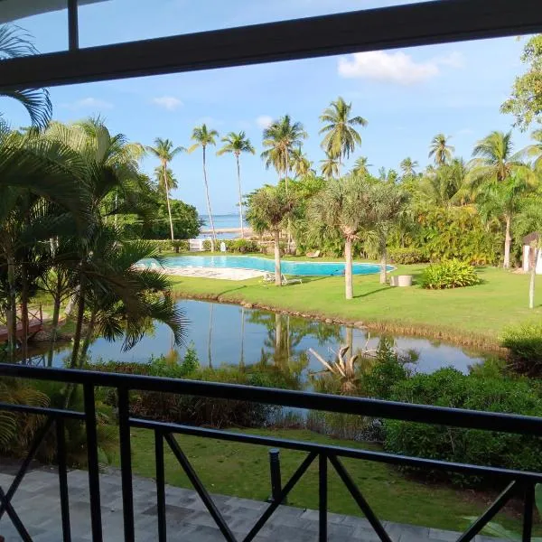 Beachfront 2BR Apartment with Pool & Terrace in Las Terrenas, hotel v destinaci Las Terrenas
