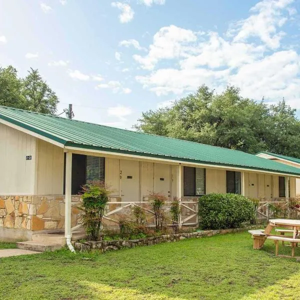 Jellystone Park Hill Country, hotel v mestu Canyon Lake