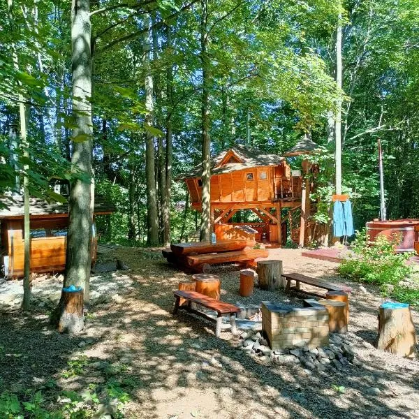 Treehous Sněžník s wellness, hotel u gradu Dolni Morava