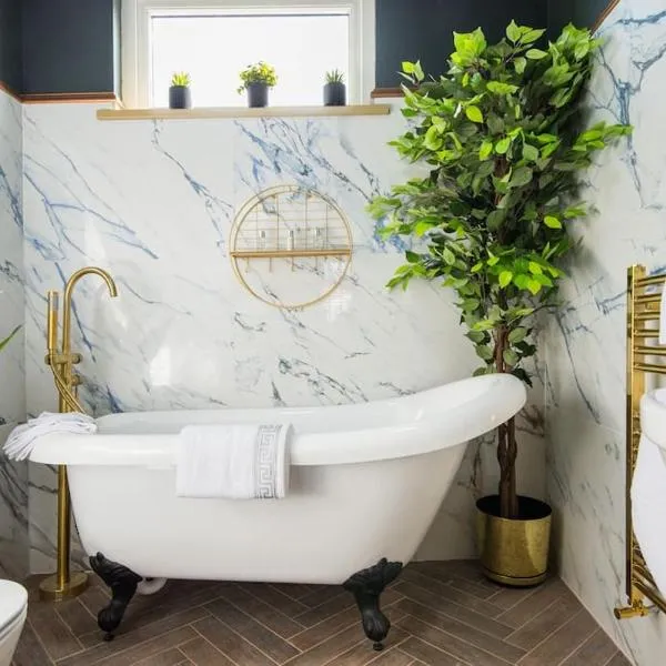 Lux Versace Pad Sleeps 10 Hot Tub, Cinema & Games Room, hotel di London