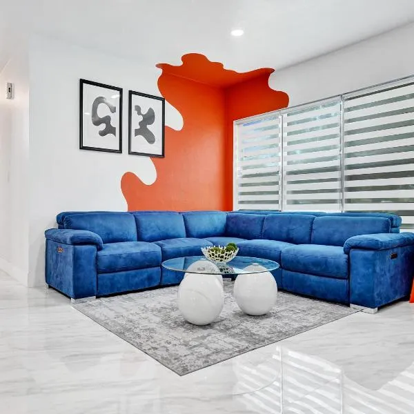 Chic Miami Escape- 4 Bedrooms, Game Room, Fire Pit, Pergola, hotel in North Miami Beach