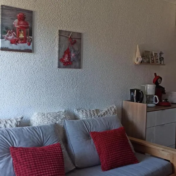 Ustou Guzet neige, appartement de 32 M2 avec balcon dans les Pyrénées aux pieds des pistes, hotel v destinácii Ustou