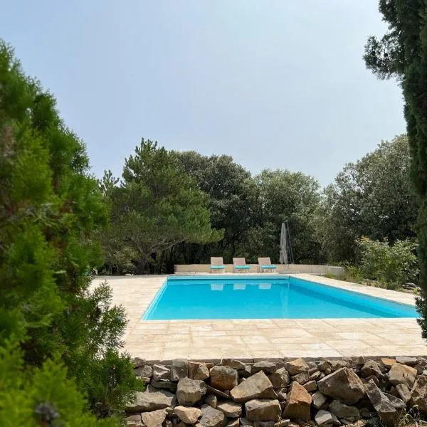 Luxurious family house with pool in Ardèche., hotel v destinaci Les Vans