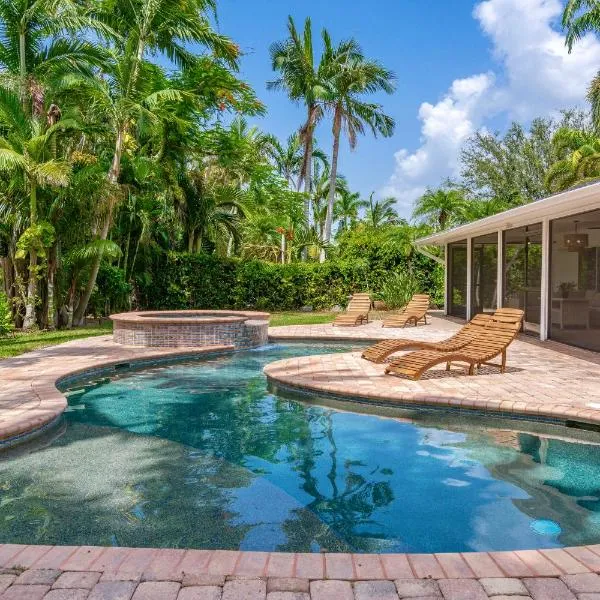 Serene Pool & Spa Home near Beaches & Downtown, hotel in Fort Myers
