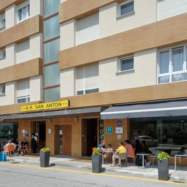 Hotel Restaurante San Anton, hotel v destinaci Tapia de Casariego