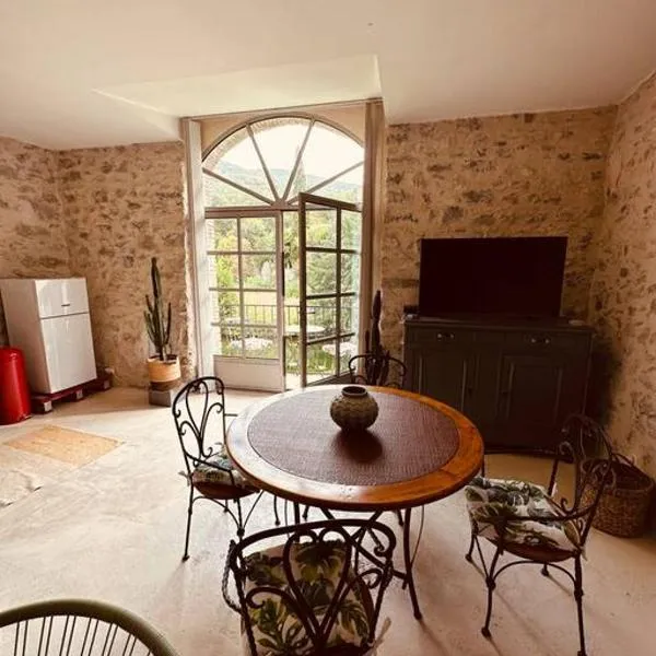 Loft la Traversière, hotel v destinaci Saint-Hippolyte-du-Fort