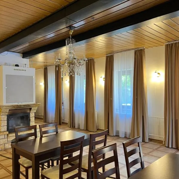 7Rooms, hotel in Adolfov