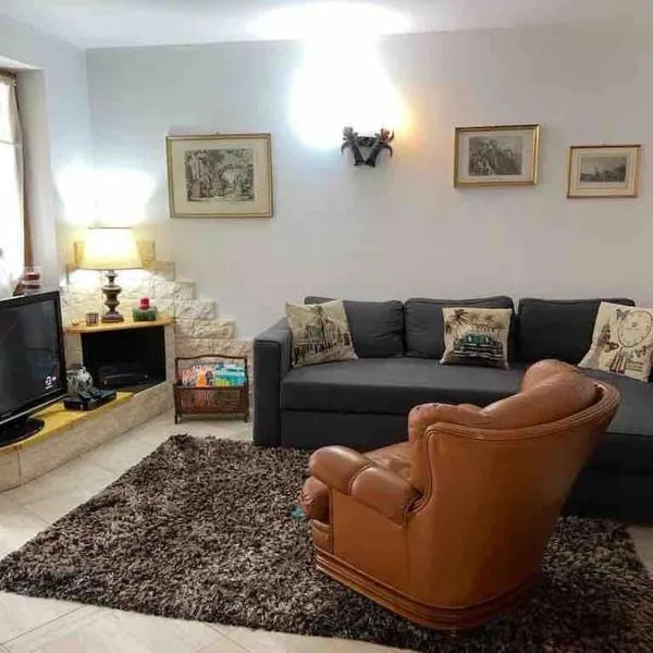 Full Apt x 6 to ski resort 4 km, ξενοδοχείο σε Villaret