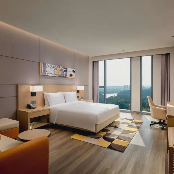 Hyatt Place Chengdu Bio-Town، فندق في Xinjin