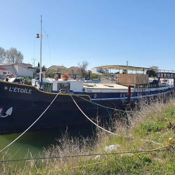 PÉNICHE authentique tout confort – hotel w mieście Aigues-Mortes