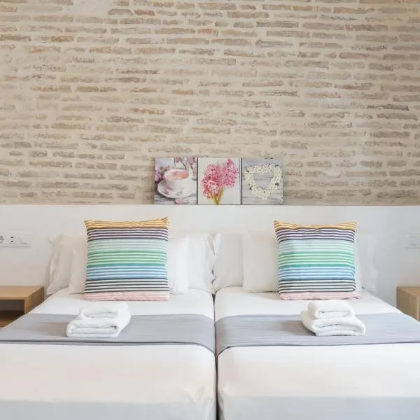 Apartamentos Dolium, hotel in Seville
