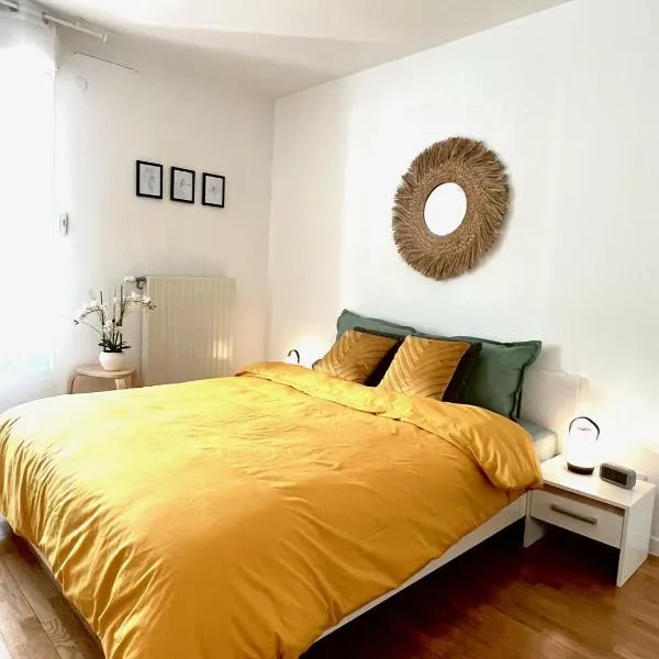 PARIS-MONTROUGE Magnifique appartement 3 pièces de 75m2 avec PARKING - très cosy pour 1 - 8 personnes refait à NEUF -ENTIRE APARTMENT LUXURIOUS AND WARM -Montrouge Paris 14ème - Proche Aéroport Orly Parc Expositions Porte de Versailles FREE WIFI GRATUIT, hotel a Montrouge