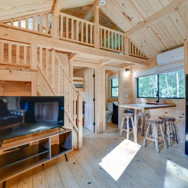 Catskills Tiny Home Cabin: Surrounded by Nature!, hotel u gradu 'Franklin'