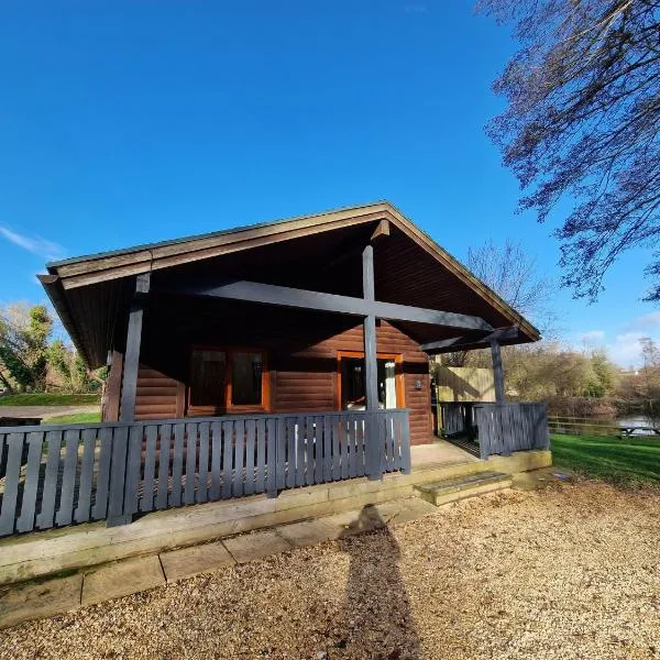 Kingfisher Lodge - Private Hot Tub - Infrared Sauna - Dog Friendly – hotel w mieście Warminster
