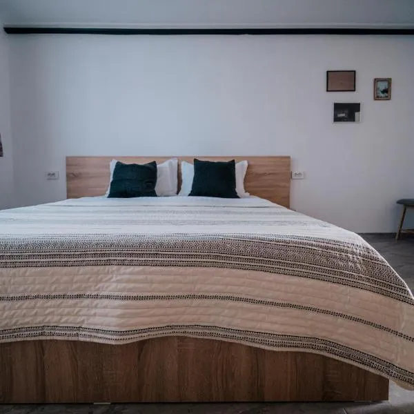 Spacious studio near lake, hotel v destinaci Năvodari