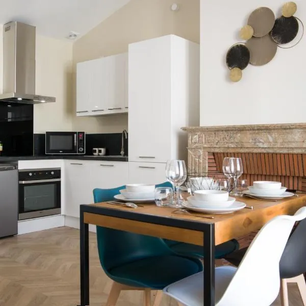 Magnifique T2 classé trois étoiles, hypercentre Rochefort, arrivée autonome, hotel v destinácii Rochefort