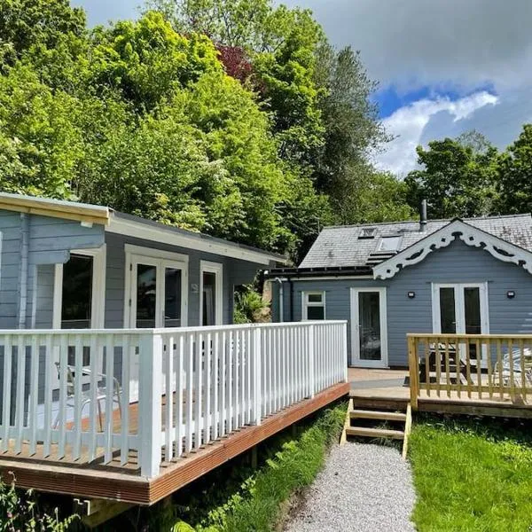 Lower Hill Cottage w/Swedish Hot Tub, hotel in Bodmin