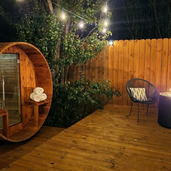 5th St Getaway w Sauna Hot tub Firepit & Game Room, hotel a Waco