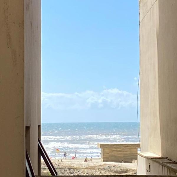 Apto a 20 metros da praia