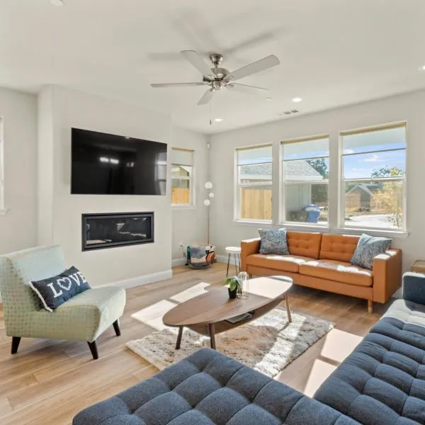 Newly Built Murphys Modern Retreat, hotel v destinaci Murphys