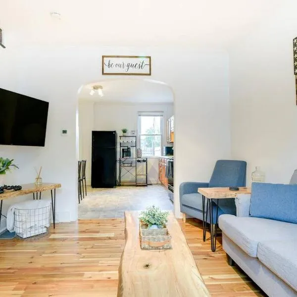 Cozy Retreat in Downtown Lancaster with Backyard Patio, hotel v destinaci Lancaster