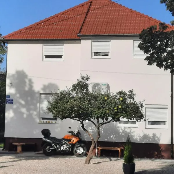 7 Kućica, хотел в Ливно