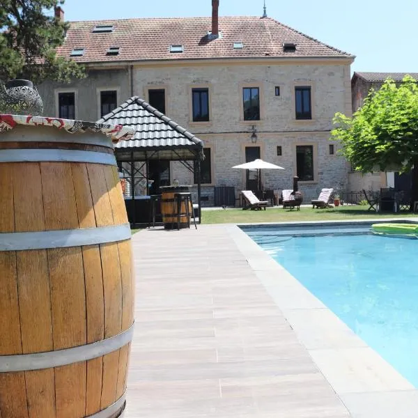 Les Tourelles, hotel v destinaci La Tour-du-Pin