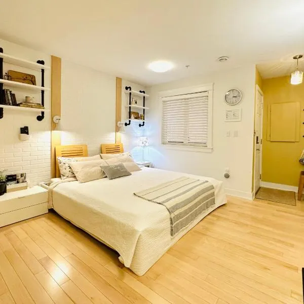 Private Guest Suite 10mins to Downtown - King Bed - Bathtub - Free Parking, hotel en Vancouver