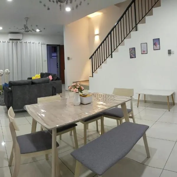 Four Leaf Clover Residence @ Crest Mount Austin JB, hotel v destinaci Johor Bahru