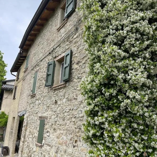 Alloggio con camino nel borgo del castello, hotel v destinaci Albinea