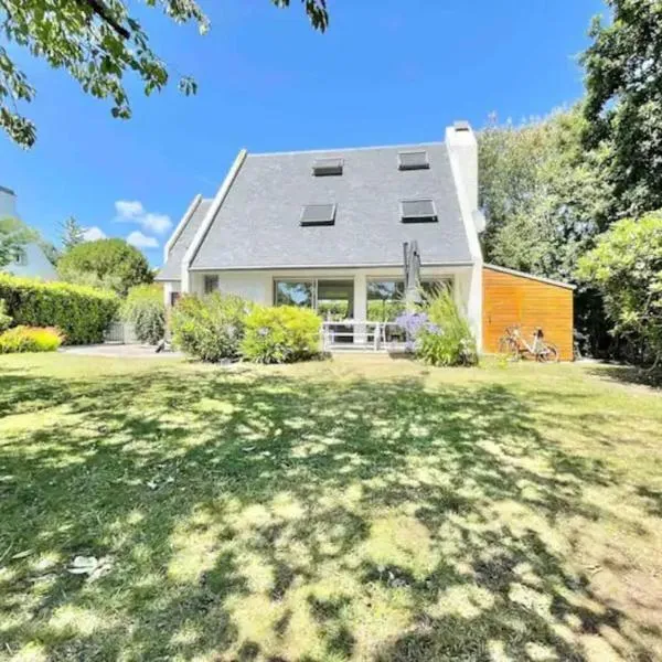 La villa des Dunes - 80m de la plage/paddle/vélos, hotel in Fouesnant