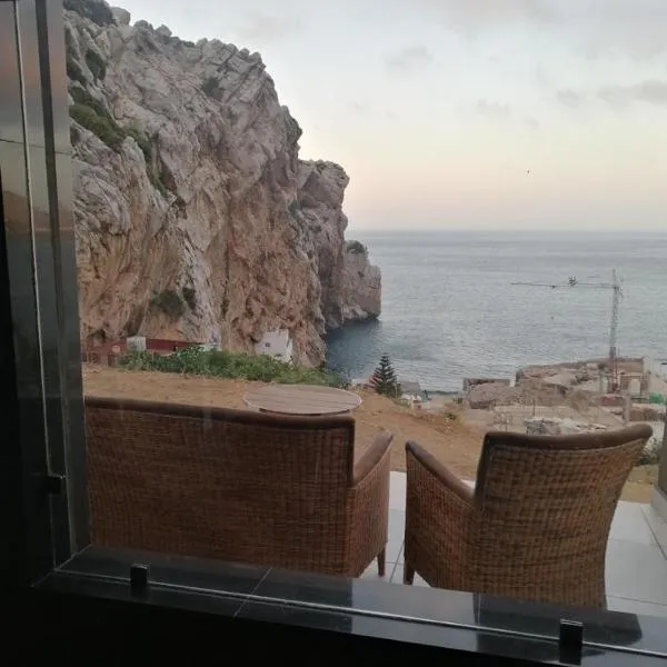 Belyounech studio vue sur mer et montagne, ξενοδοχείο στο Τετουάν