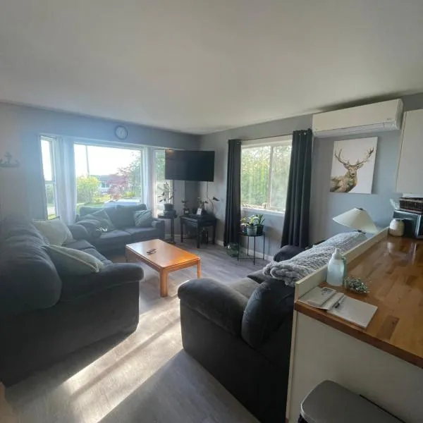 Sunrise Mountain view Skidegate House, hotel en Skidegate