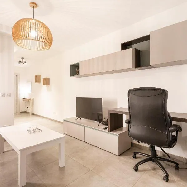 Top location! Cozy 1-BR flat, hotel in Il-Gżira