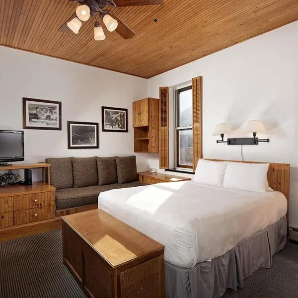 Independence Square 311, Best Location! Hotel Room with Rooftop Hot Tub in Aspen, hotel v destinaci Aspen