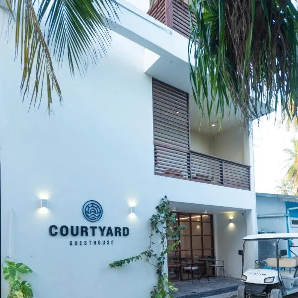 Courtyard Guesthouse, hotel en Huraa