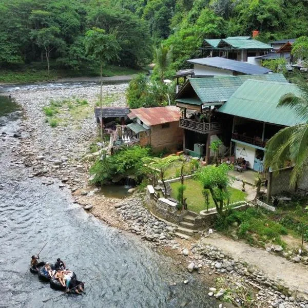 Sam's Bungalows, hotel en Bukit Lawang