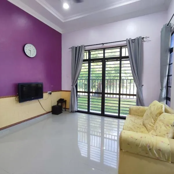 NikNa Homestay Batu Rakit - WIFI, hotel v destinaci Kampong Ru Tujoh