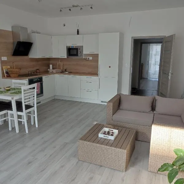 APARTMÁN ČAMBOR - na skok do prírody a mesta, hotel en Stupava