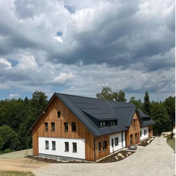 Apartmán SIX v Resortu pod Špičákem, hotell i Smržovka